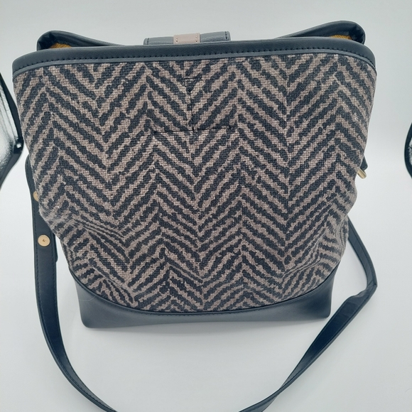 Spartina 449 lorelei barony bucket bag 10.5"(W)×10.5"(H)×6.75"(D) - Picture 4 of 12